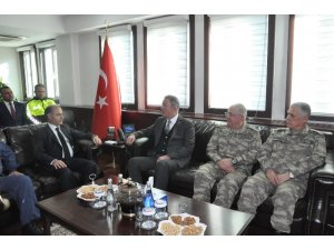 Milli Savunma Bakanı Akar Şırnak’ta