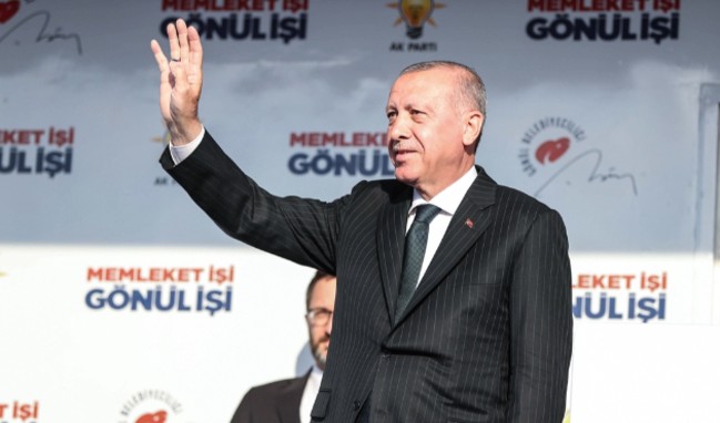 "Önce gidip bu milletin tarihini öğrenin!"