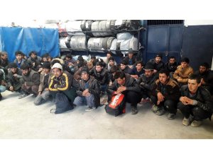 15 kişilik minibüste 40 kaçak göçmen çıktı