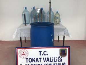 Ürettiği 200 litre alkolle jandarmaya yakalandı