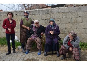 Depremde enkaza dönen evde yangın çıktı, aile sinir krizleri geçirdi