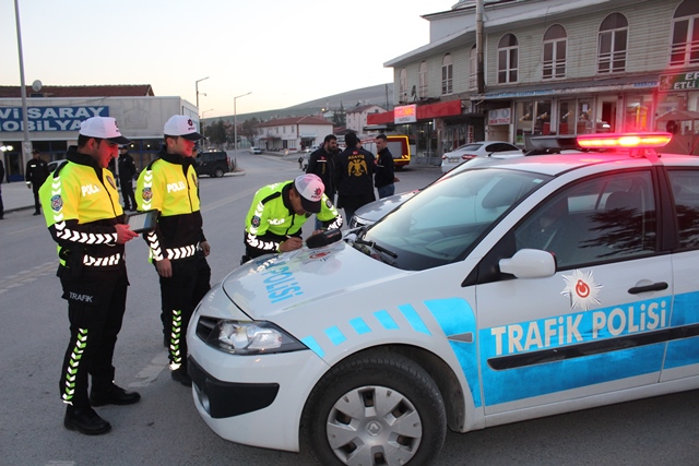 Yunak'ta polisin huzur uygulaması