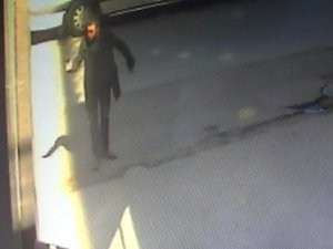 Sokak ortasında silahla yaralama kameraya böyle yansıdı