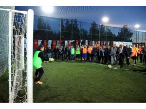 Büyükşehir Denizova Halı saha ve tesisini açtı