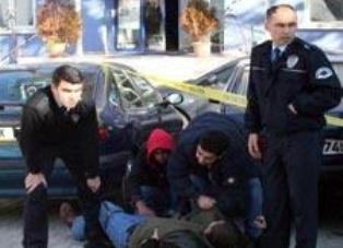 Belediye Başkanı belediye çalışanını vurdu