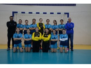 Hentbol Yıldız Kadın takımımız yarı final yolunda