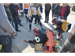 Otomobilin çarptığı bisikletli yaralandı