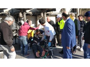 Samsun’da ayva yüklü tır devrildi: 1 yaralı