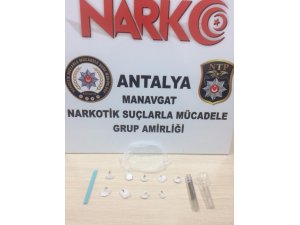Antalya’da bir araçta uyuşturucu madde ele geçirildi