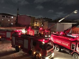 Sancaktepe’de korkutan depo yangını