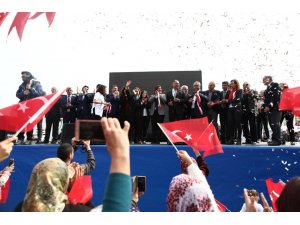 Özlem Çerçioğlu, Akçaova’ya kapalı düğün salonu kazandırdı