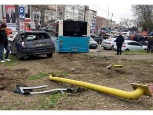 GÜNCELLEME - Halk otobüsü kaza yaptı