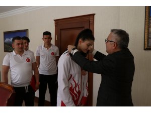 Avrupa üçüncüsü tekvando sporcusundan Vali Şimşek'e ziyaret