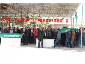 Evlatlarının öldürdüğü anne ve baba son yolculuğuna uğurlandı