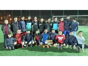 Sarıoğlan kaymakamı Soysal’dan Palassporlu oyunculara tatlı ikramı