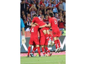 Arnavutluk maçının misafir tribün biletleri tükendi