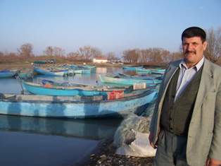 Göle kıyısı olan köyde su sorunu