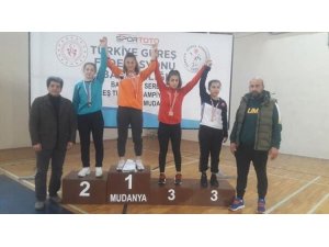 Derya Nur güreşte Türkiye şampiyonu