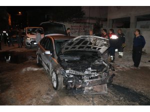 Park halindeki otomobil yandı