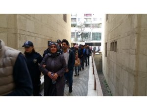 PKK sempatizanları adliyeye sırıtarak girdi