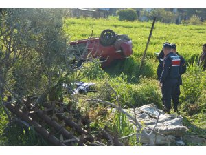 Aydın'da otomobil tarlaya devrildi: 2 ölü