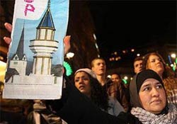 Minareye hayır başörtüsüne evet
