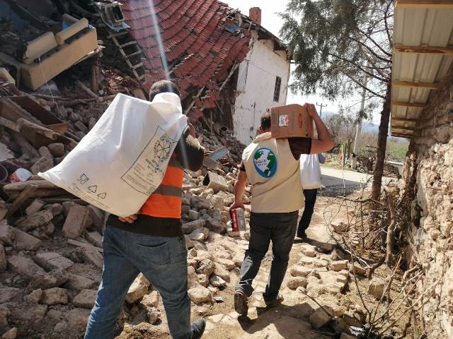 Konya'dan Denizli'ye deprem bölgesine yardım