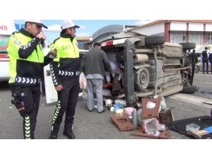 Ters yöne dönen otomobil ile hafif ticari araç çarpıştı: 6 yaralı