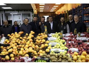 Zeybekci, gün doğumunda sebze halinde