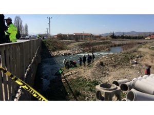 Çayda erkek cesedi bulundu
