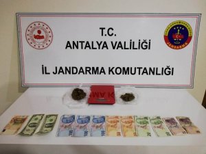 Antik kentte turistlere uyuşturucu satarken yakalandı