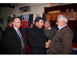 Oltu Belediye Başkan adayı Celal Çelebi sıkmadık el bırakmıyor