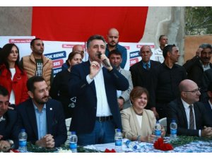 Bayraklı’da miting gibi açılış