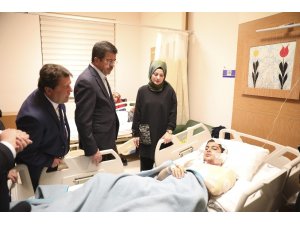 Zeybekci’den trafik kazası geçiren down sendromlu öğrencilere geçmiş olsun ziyareti