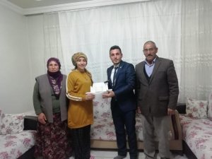 Yazıhan’da genç seçmenlere ‘Doğum günü’ sürprizi