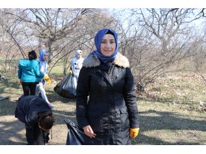 Öğrenciler çevre temizliğine kliple dikkati çekti