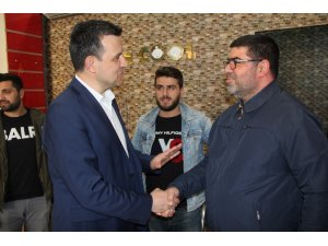 Vekil Esgin: “Delikanlıca kiminle yol yürüdüğünüzü millete deklare edin”