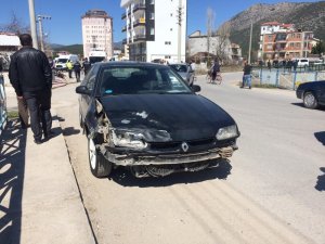 Trafikten men edilen araçla kaza yaptı: 2 yaralı