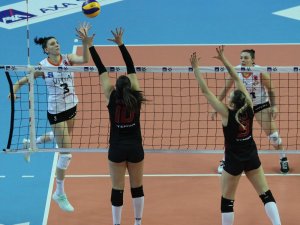 AXA Sigorta Kupa Volley’de ilk finalist Eczacıbaşı Vitra