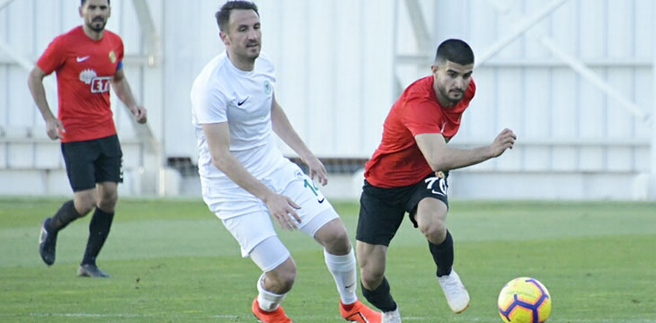 Atiker Konyaspor özel maçta Eskişehirspor ile 1-1 berabere kaldı