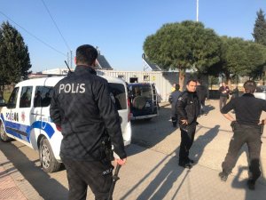 Taraftar sahaya bıçakla girdi iddiası