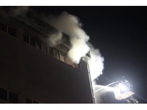 Kağıt imalathanesinde korkutan yangın