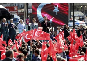 Zeybekci: "Efelenmeye değil, efe gibi dik durmaya geldik”