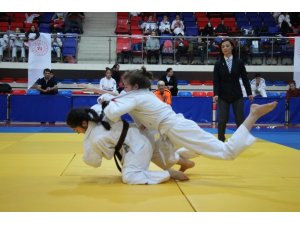’Okul Sporları Judo Yıldızlar Grup Birinciliği’ Karabük’te başladı
