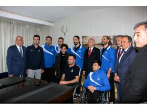 Kılıçdaroğlu, İzmir’den madalya sözü aldı