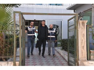 Antalya’da polisleri bıçakla yaralayan saldırgan yakalandı