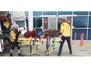 Ticari araçla motosiklet çarpıştı: 1 yaralı