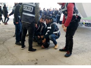 HDP mitinginde Öcalan lehine slogan atan 8 kişi gözaltına alındı
