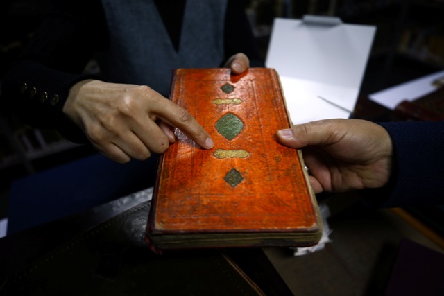 Binlerce yıllık nadide yazma eserler "dijital ortamda"