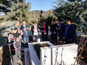 Hüyük'te lise öğrencileri şehit kabirlerini ve şehit ailelerini ziyaret etti
